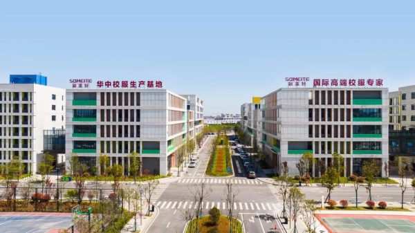 校服制造”显微镜”：针脚里的品质哲学